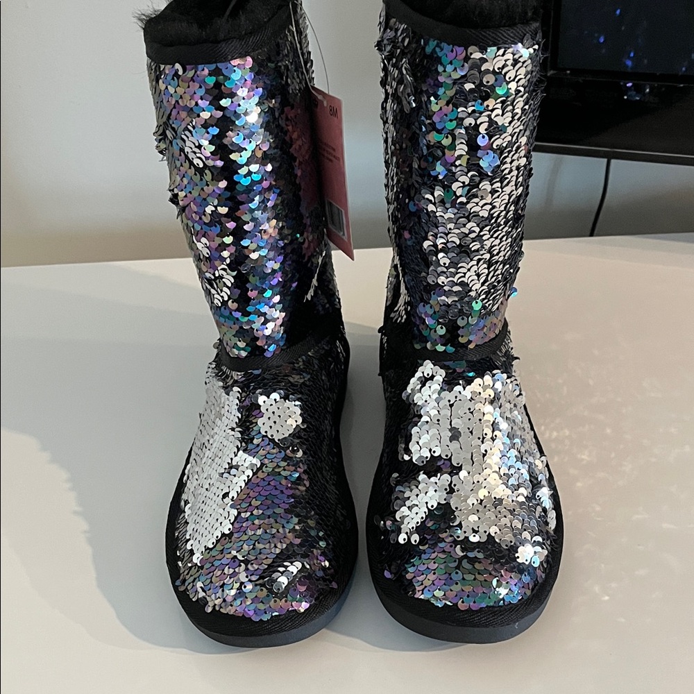 Juicy Couture Black and Silver Sequin Winter Boots Size 8
